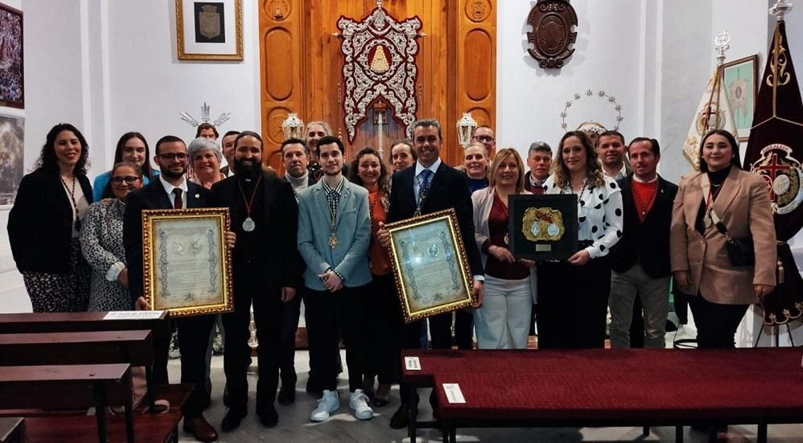 Acto de hermanamiento entre la filial rociera y la Hermandad de la Borriquita.