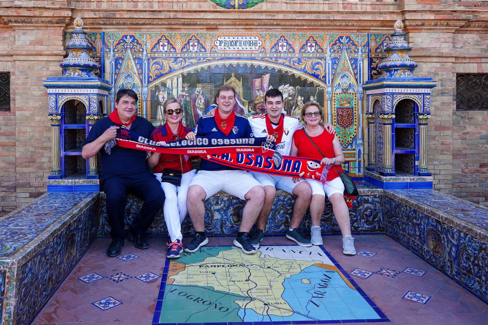 Las fotos de aficionados de Real Madrid y Osasuna el día de la final de Copa en Sevilla