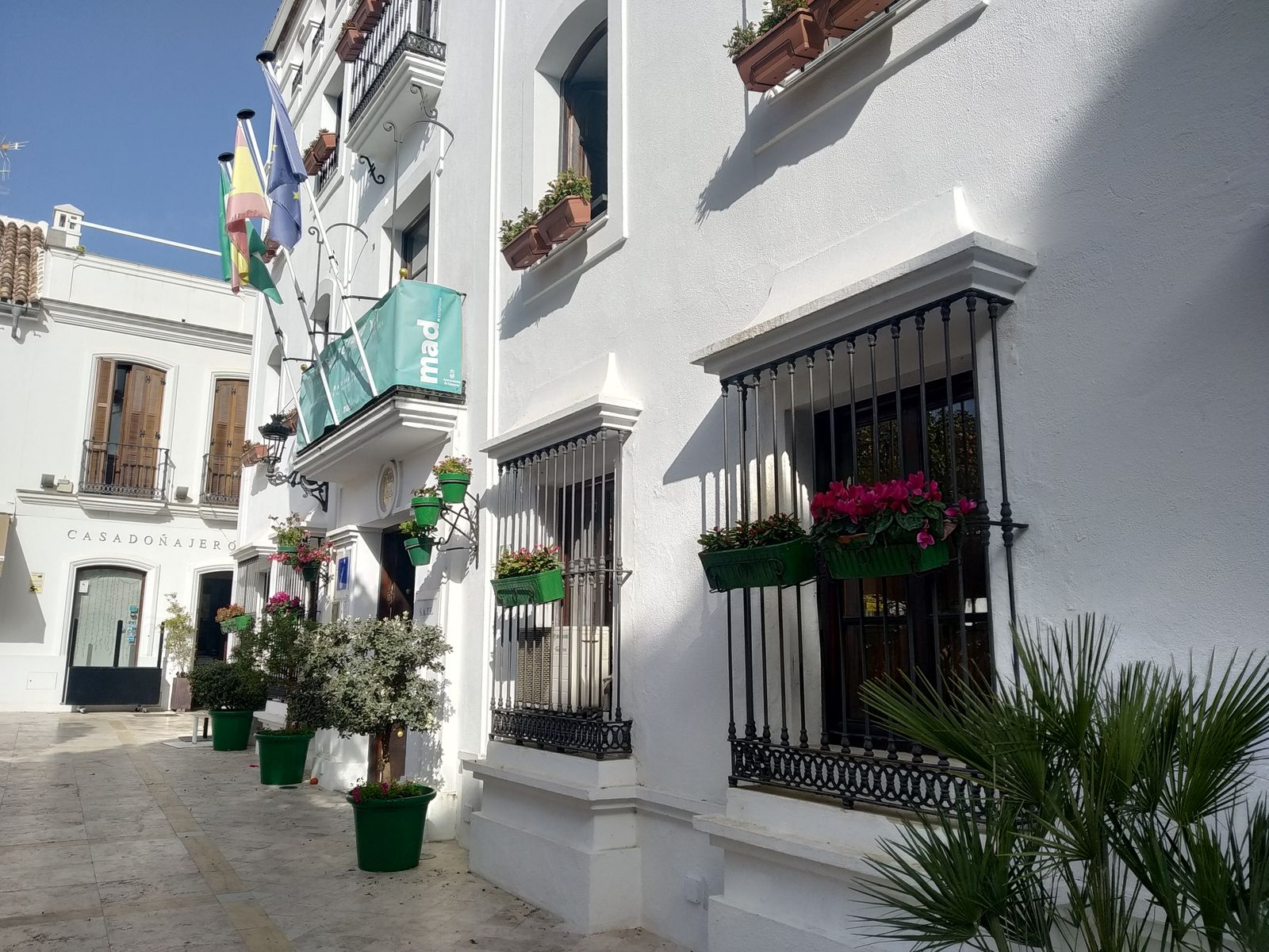 La fachada de la Casa de Las Tejerinas, en Estepona.