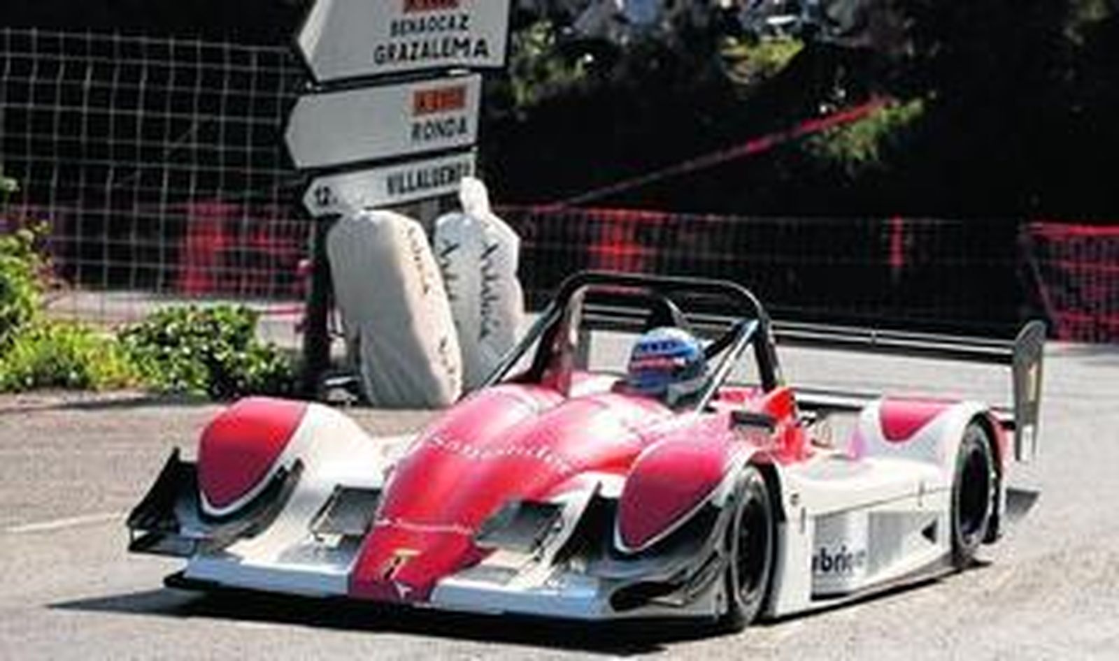 El piloto vasco Andrés Vilariño, al volante de su espectacular Norma CN.