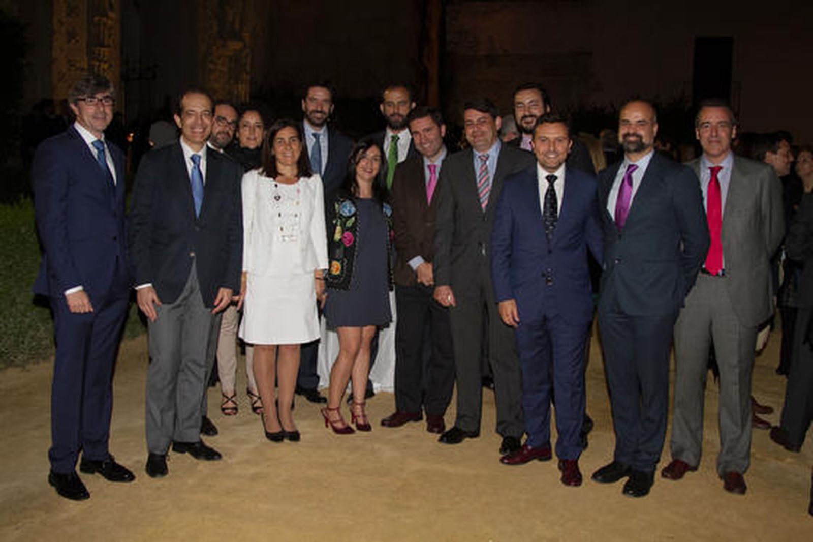 María Jesús Almazor, con directivos de Telefónica. Entre ellos, Leopoldo Balmori, Juan Carlos Muñoz, Otilia Santa, Juan José Cordón, Cristina Egusquiza, Asier Barreiro, Aurelio Trujillo, Rafael Expósito, Ignacio Ochoa, David Cruz y Jerónimo Palos.

Foto: Juan Carlos V?uez / Victoria Hidalgo