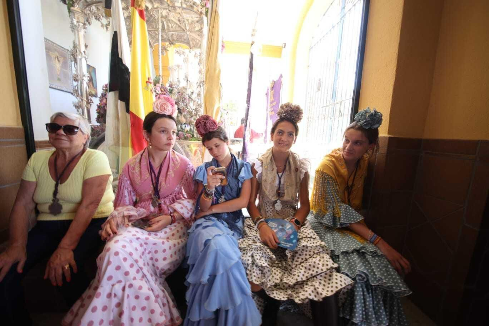 El Simpecado de Jerez a los pies de la Virgen del Rocío