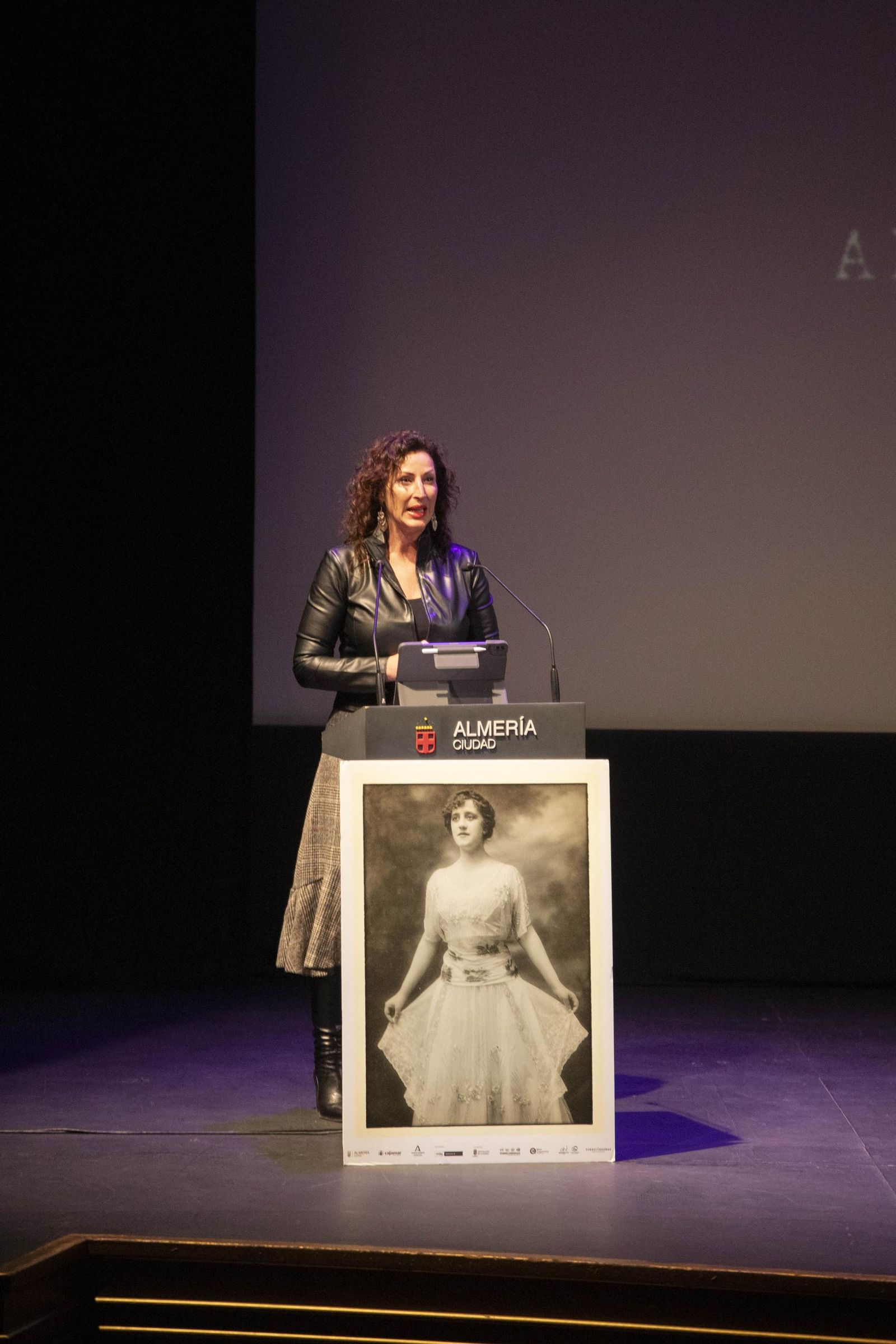 El estreno en Almería del largometraje documental "Concha Robles", en imágenes