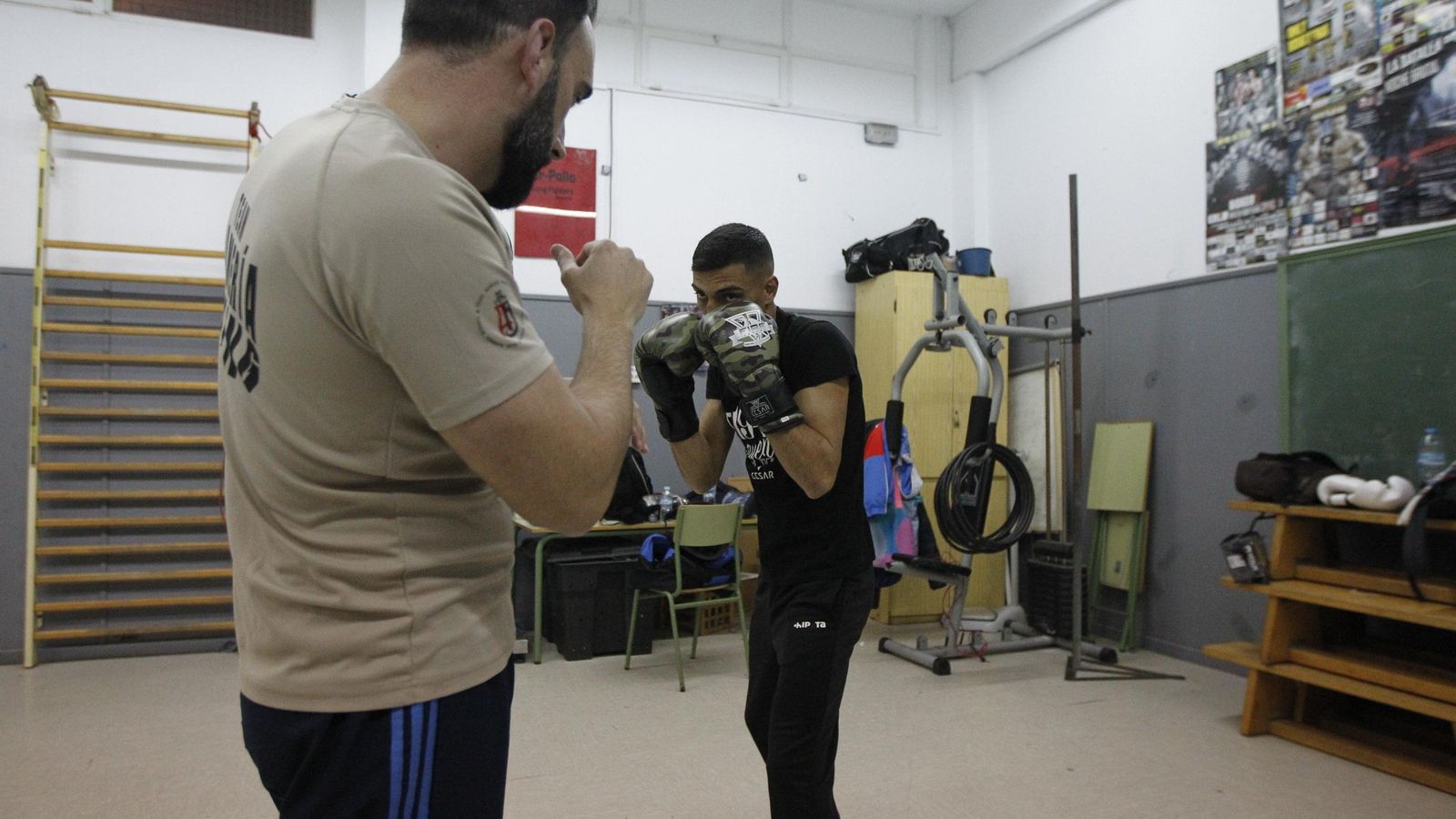 Barón, haciendo guantes con su entrenador.
