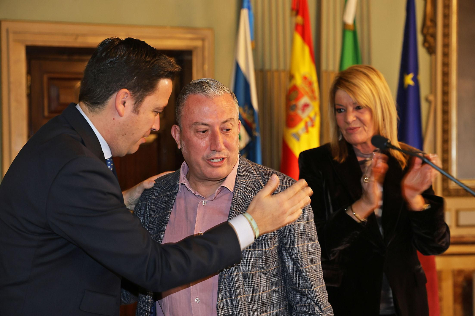 Sus Majestades Los Reyes Magos son coronados en el Ayuntamiento de Huelva