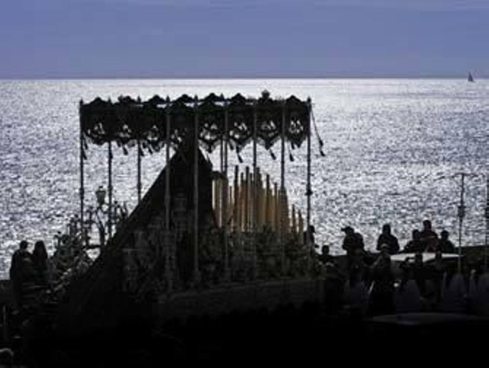 El reencuentro de la Virgen con el mar de Cádiz