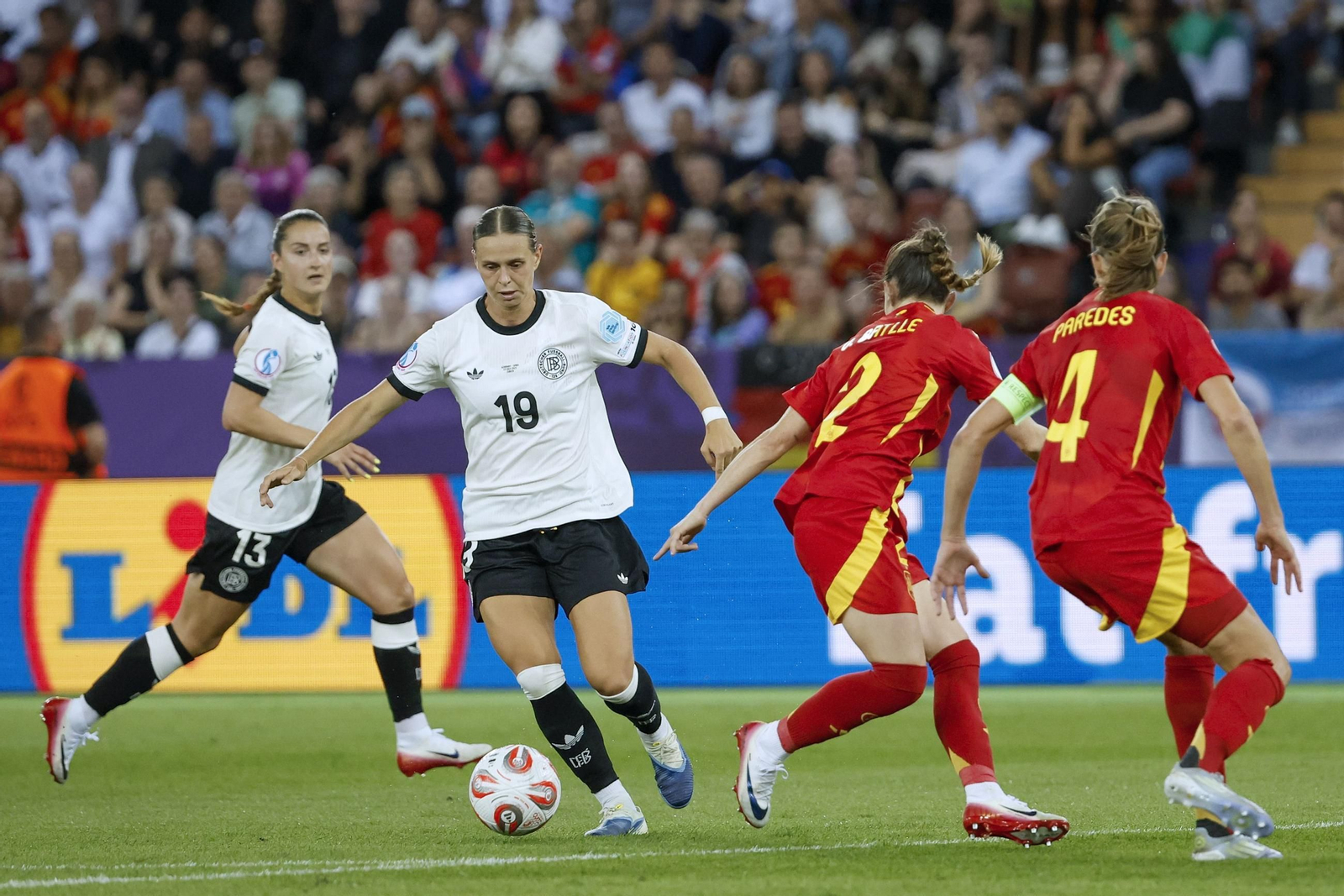 Las mejores imágenes de la semifinal Alemania-España de la Eurocopa femenina