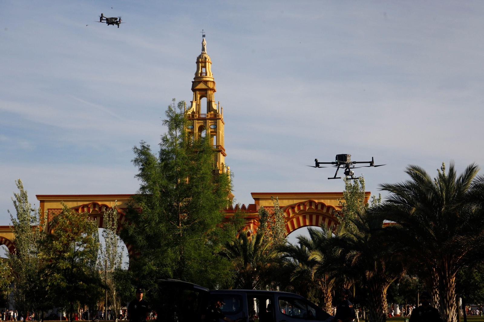 Las imágenes de los drones de la Policía Nacional que vigilan la Feria de Córdoba Las imágenes de los drones de la Policía Nacional que vigilan la Feria de Córdoba