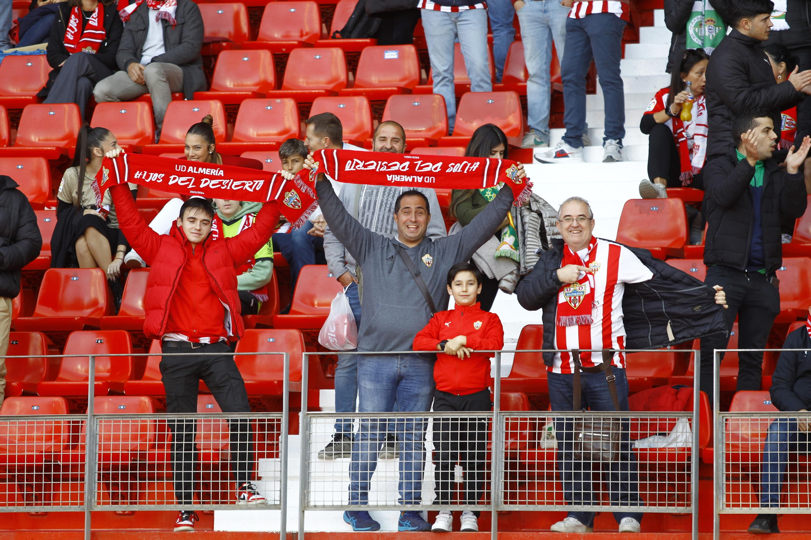 Imágenes del partido de fútbol U.D. Almería-Real Betis Balompié