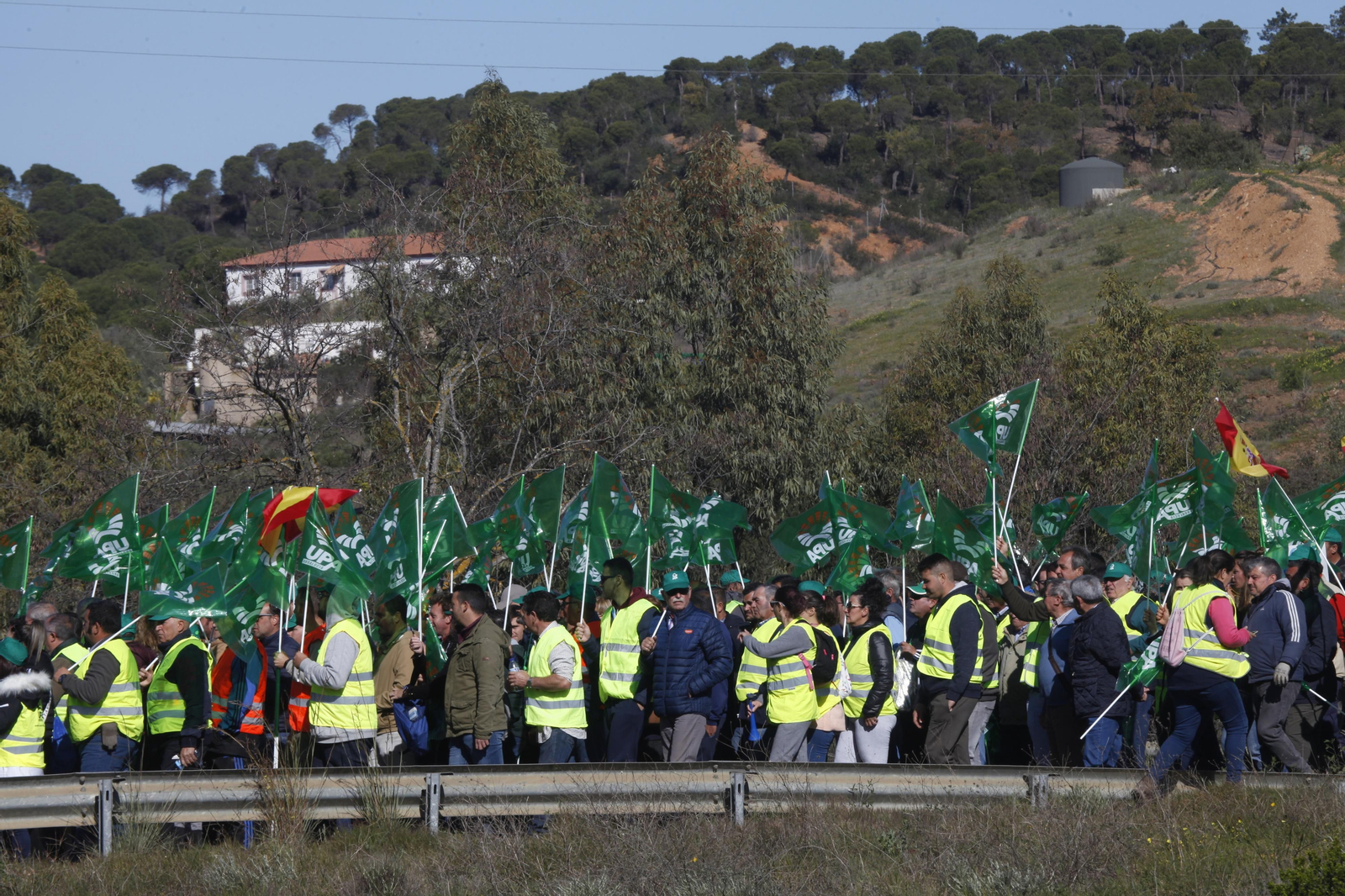 Imágenes de la manifestación de agricultores en el Puente Internacional del Guadiana