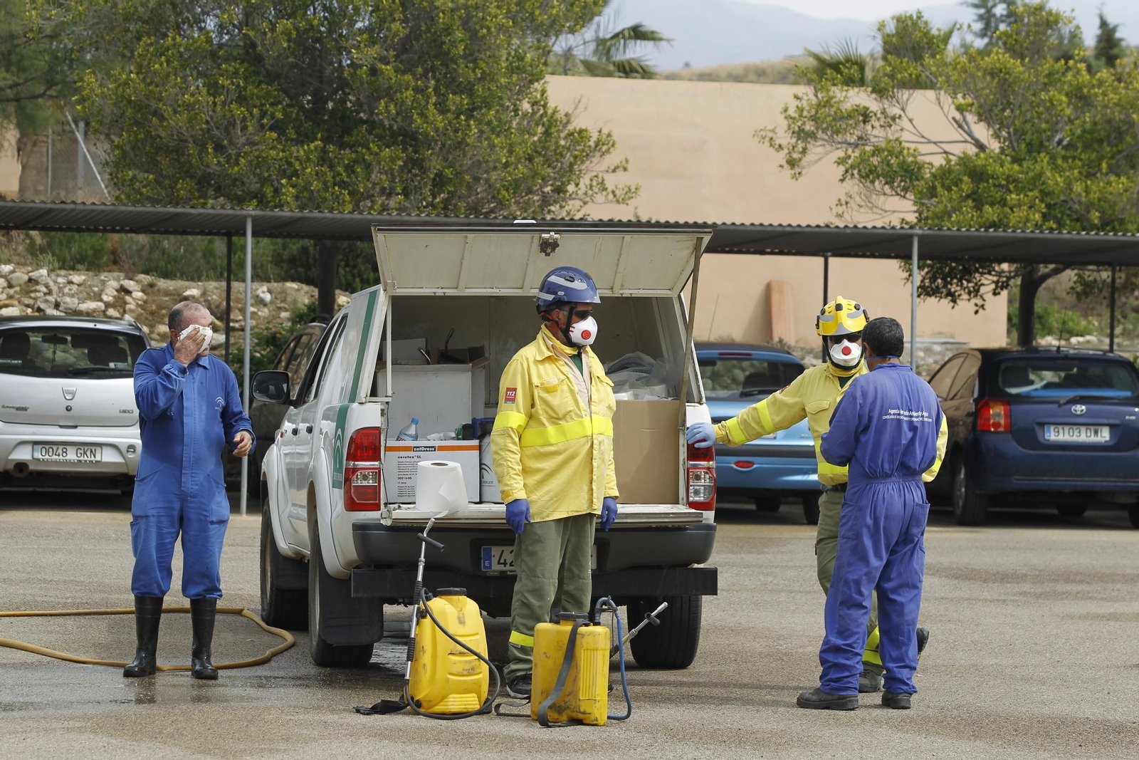 Fotogalería actuación INFOCA y UME por el coronavirus en Almería. Covid-19