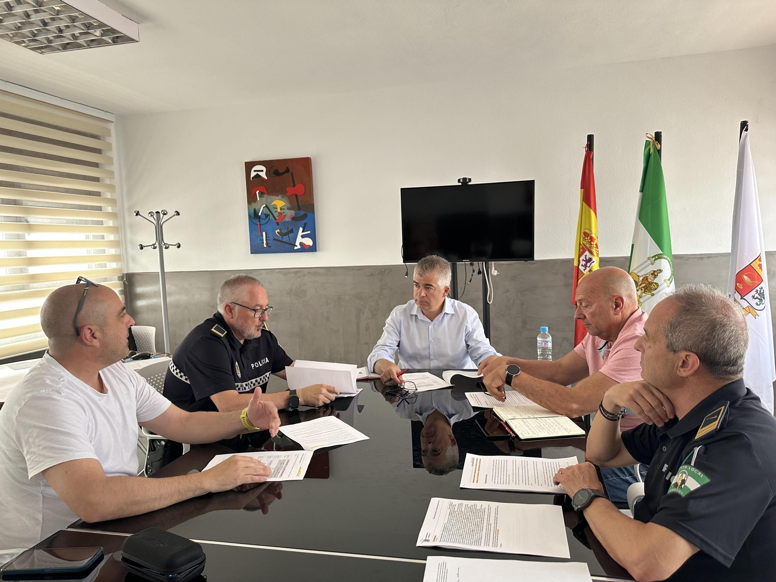 Emilio Torres y Manuel Cortés mantienen una reunión con responsables de la Policía Local.
