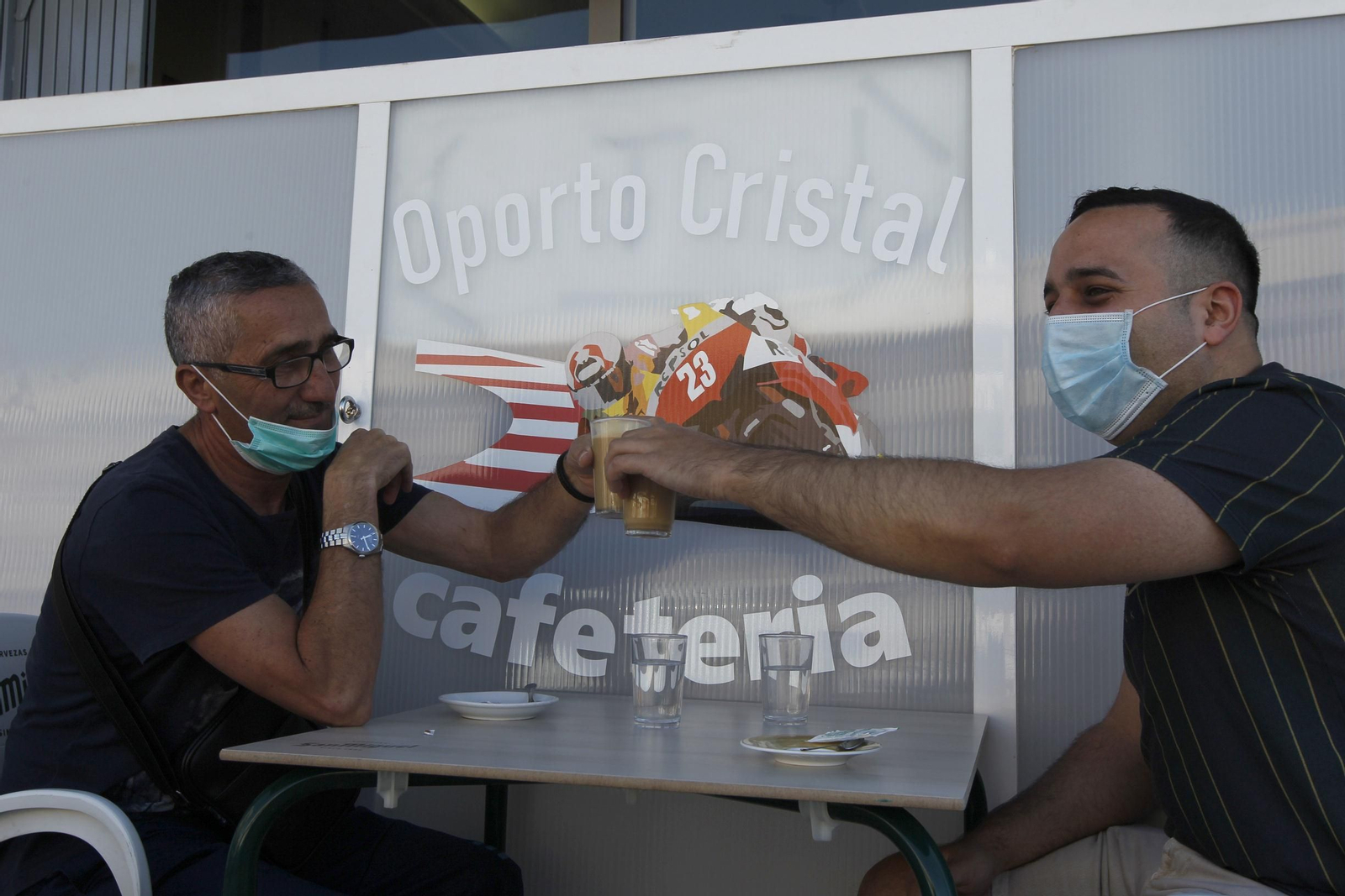 Primer día de apertura de la hostelería en Almería. Coronavirus-COVID-19