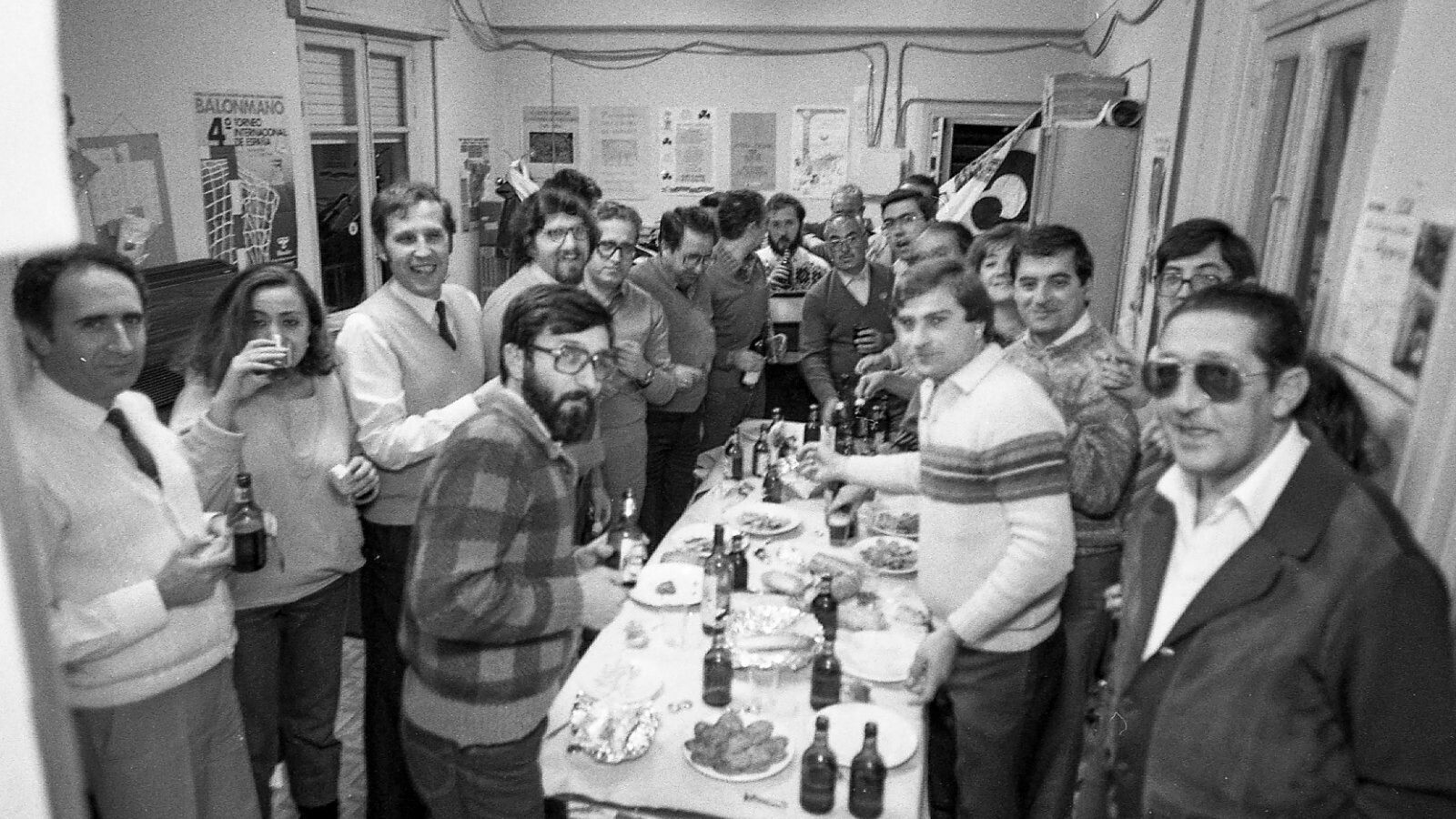 Una de las pachangas en la vieja redacción de Ideal.