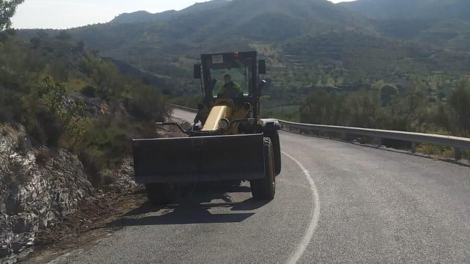 Rehabilitación del firme en la AL-6109 en Bédar.