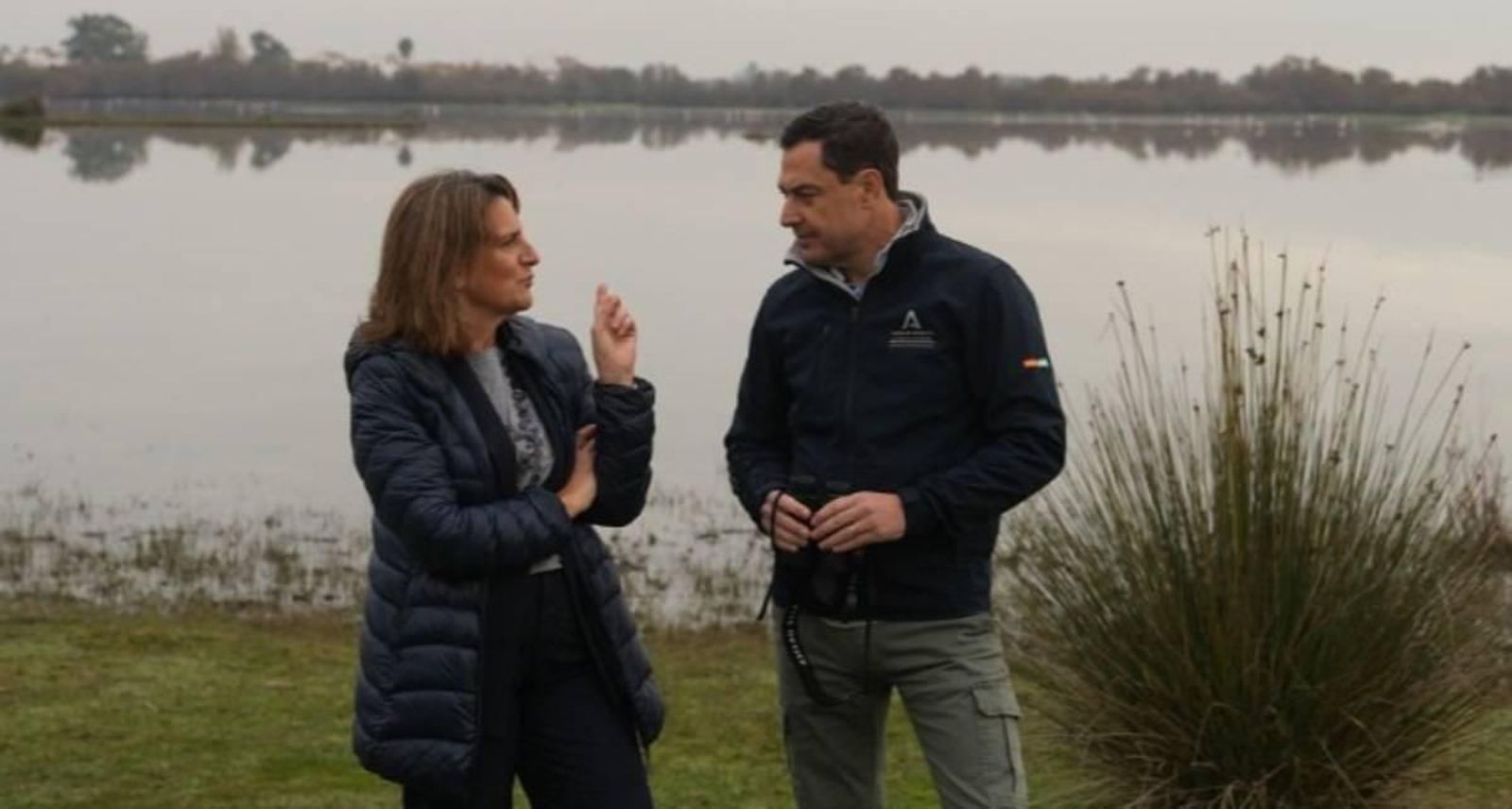 Juanma Moreno, con la ministra  Teresa Ribera en Doñana.