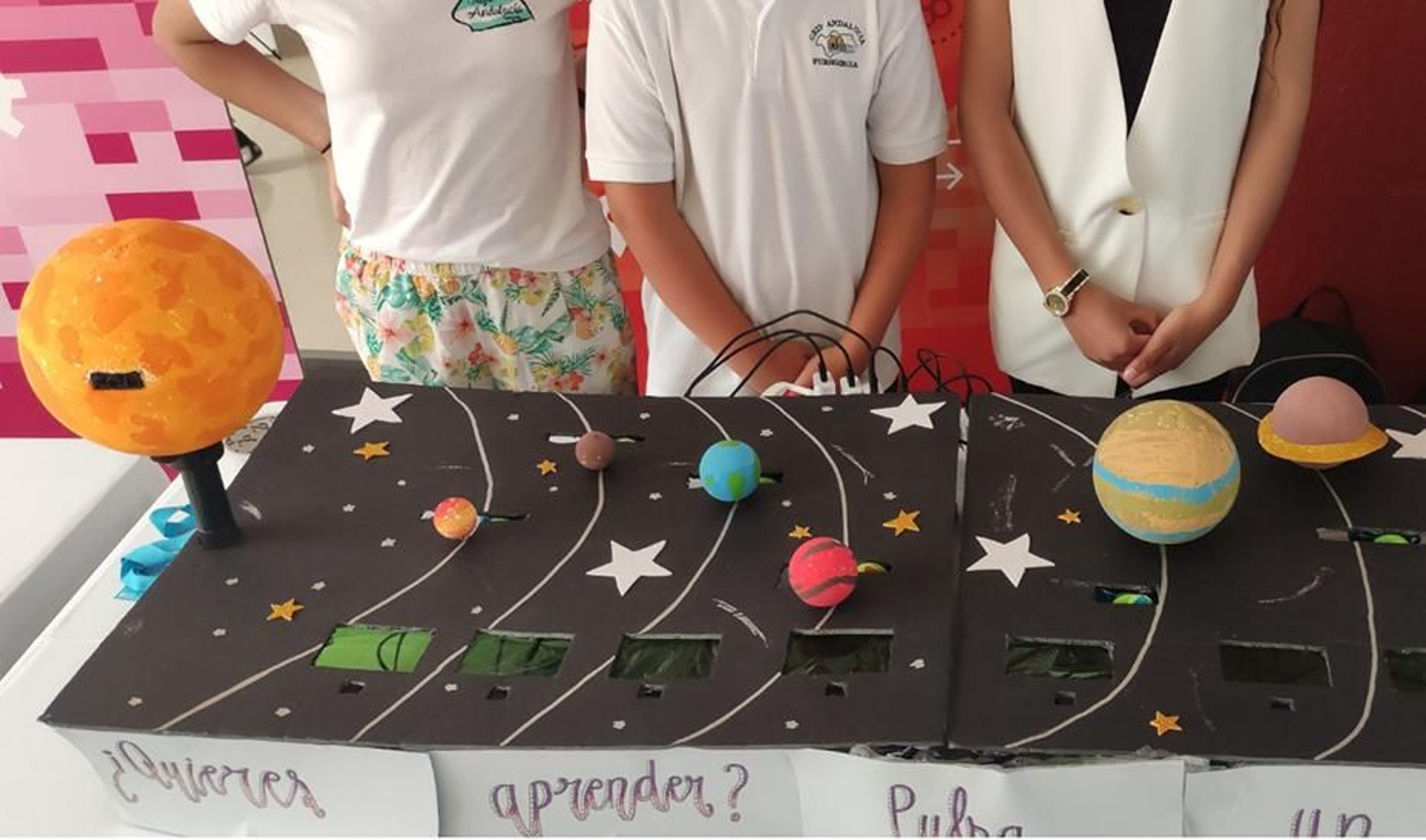 Proyecto de un grupo de escolares que participan en el ámbito Steam de investigación aeroespacial.