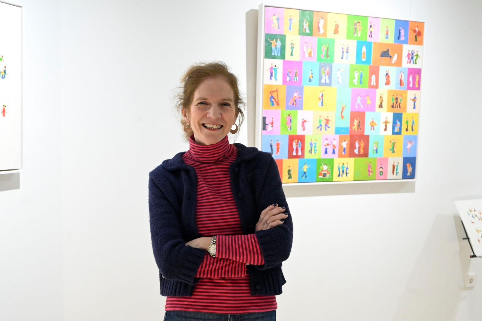 Valle Rivilla, delante de una de sus obras.