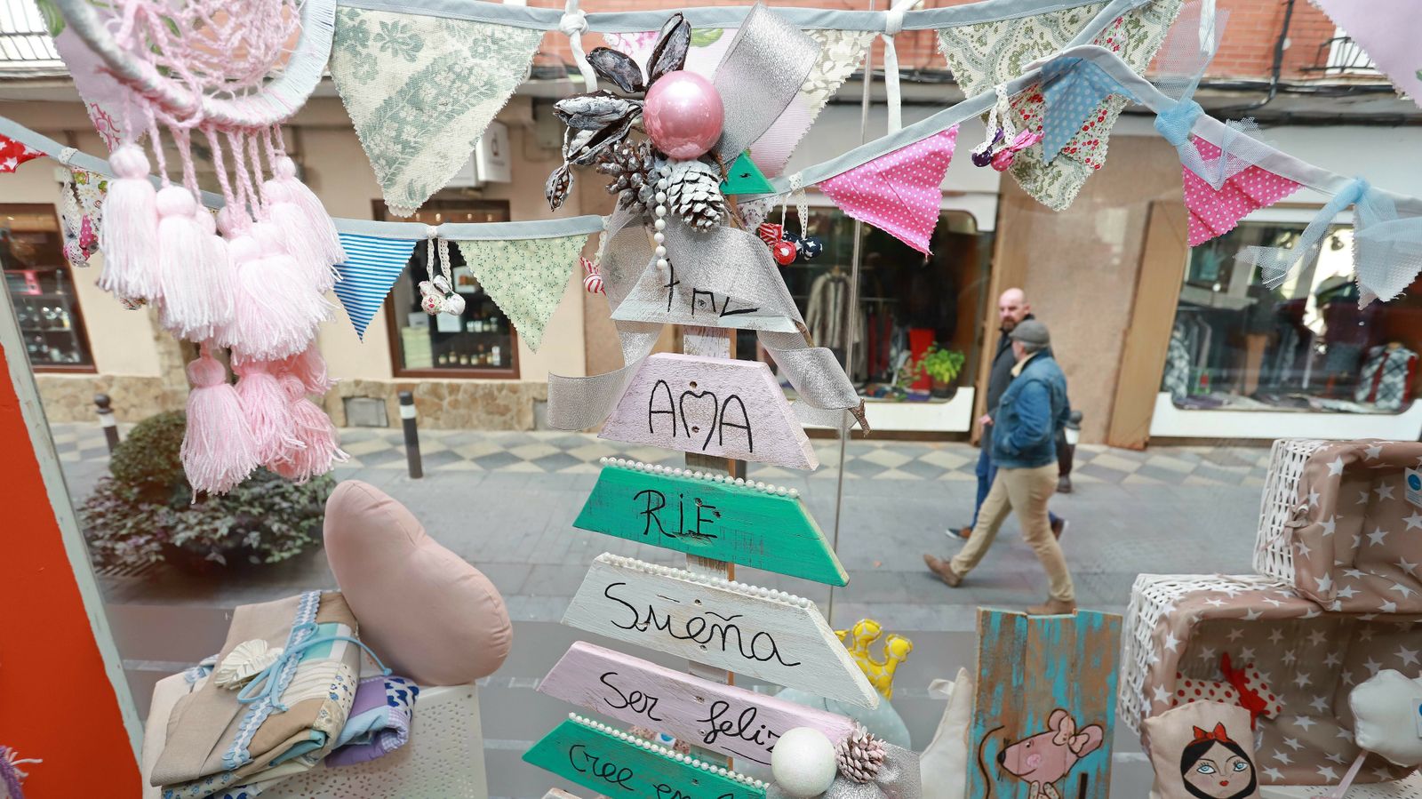 Las mejores fotos de la inauguración del mercadillo navideño de Apadis