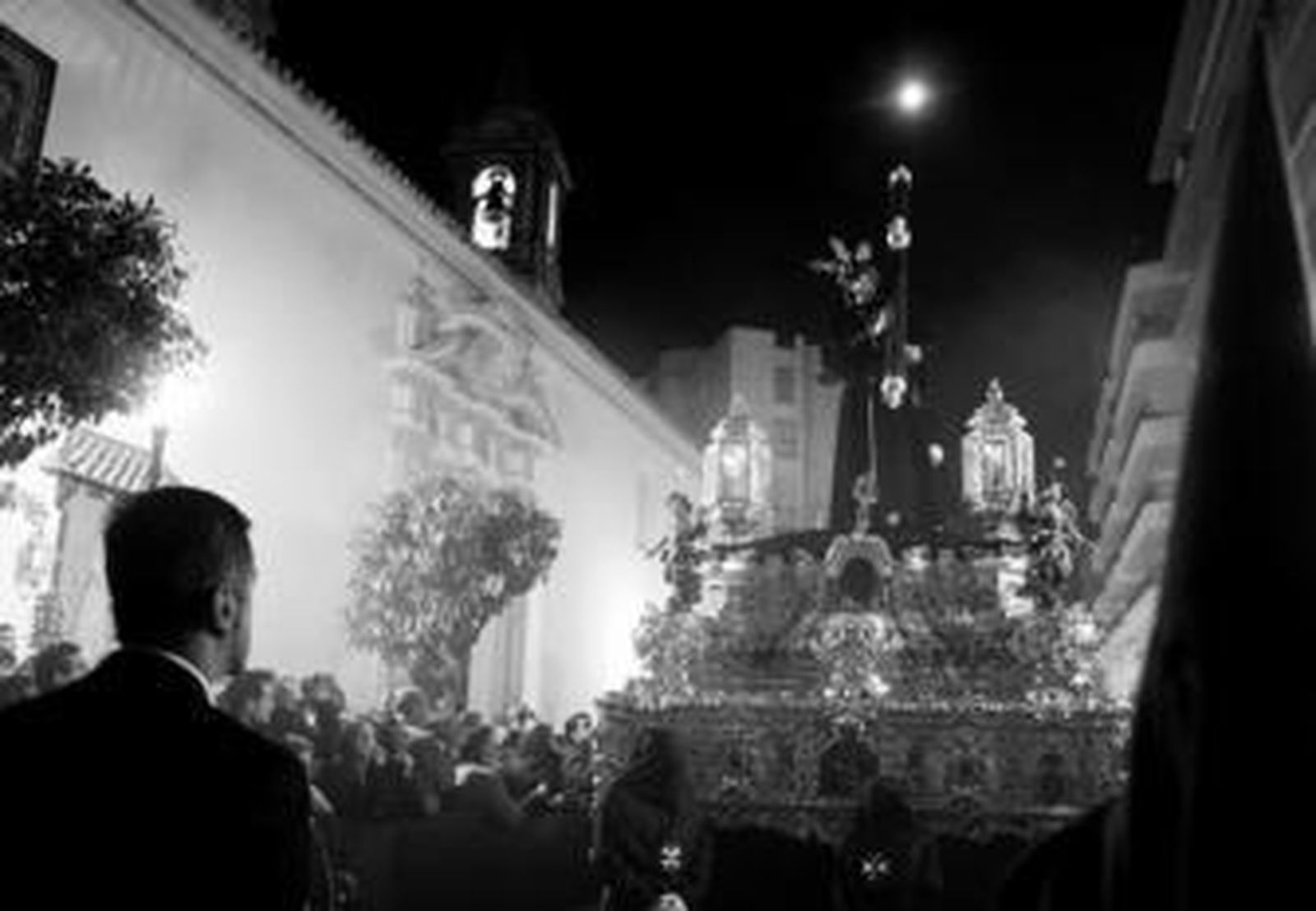 Huelva pudo vivir en su plenitud los desfiles de Madrugá y Viernes Santo