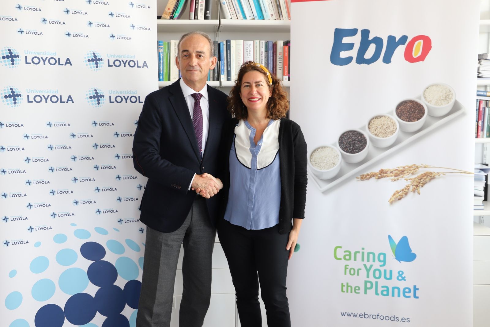 La consejera de Ebro Foods y presidenta de la Fundación Ebro, Blanca Hernández, y el rector de la Universidad Loyola, Gabriel Pérez