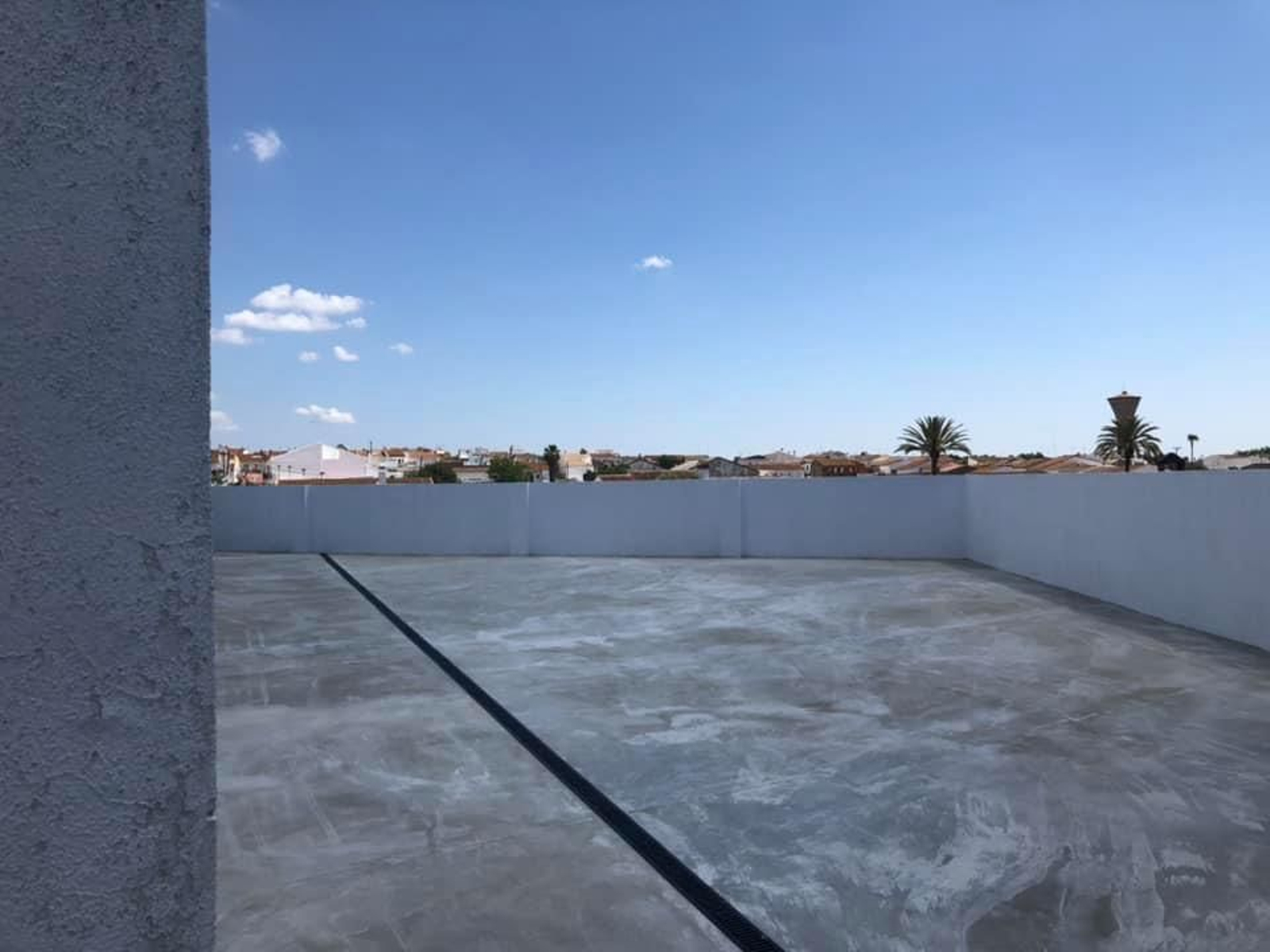 Vista del muro de contención una vez finalizadas las obras.