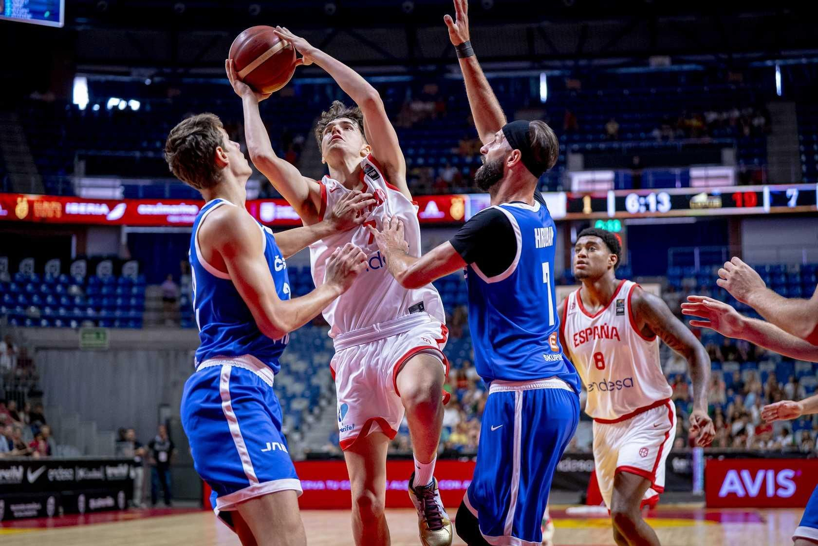 España B-República Checa, en fotos