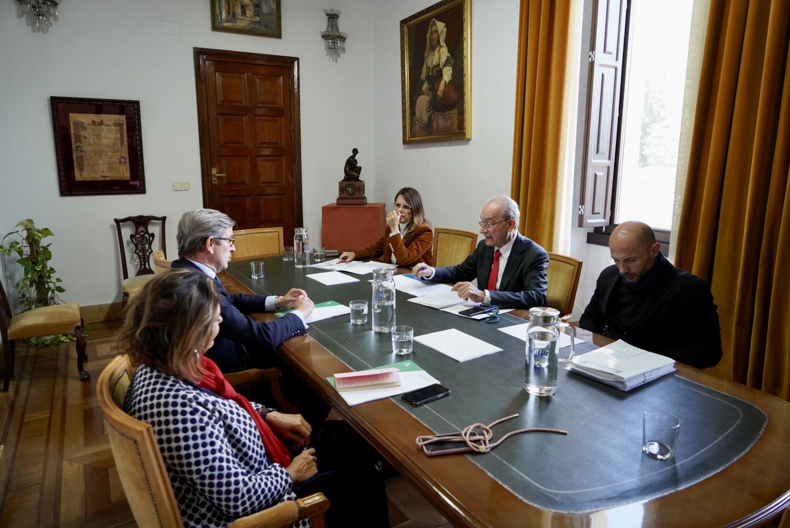 Reunión para abordar la posibilidad de que Málaga se adhiera a la red de Ciudades Industriales de la Junta.
