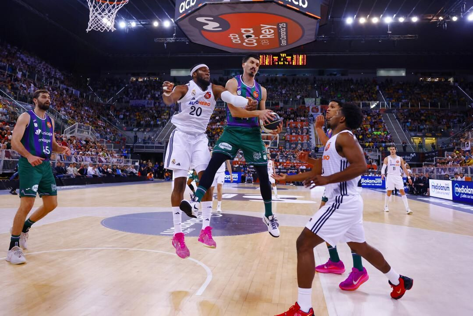 El Unicaja, campeón de Copa: Todas las imágenes del partido, la fiesta y la llegada a Málaga