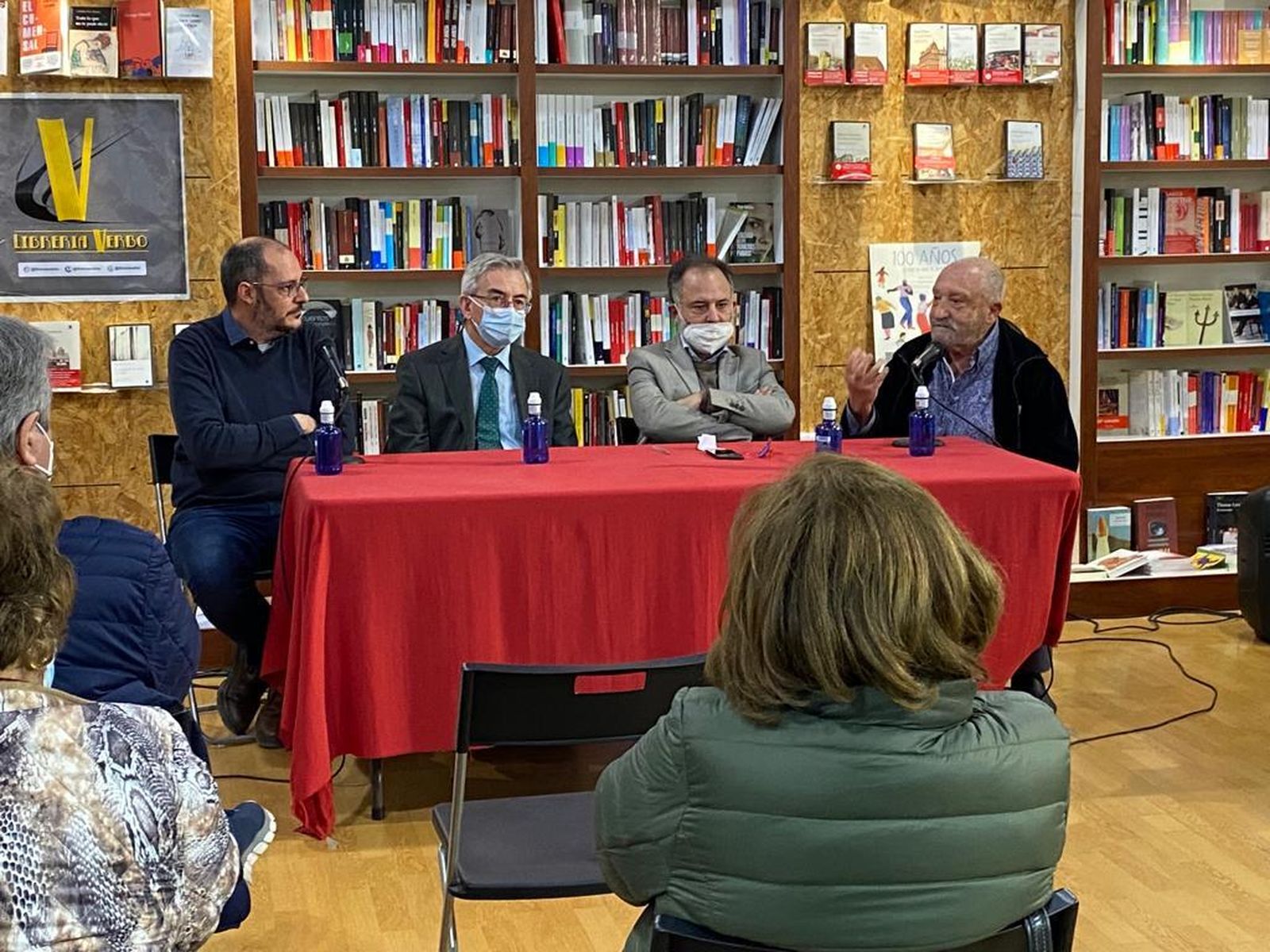 Mesa redonda celebrada en la Librería Verbo.