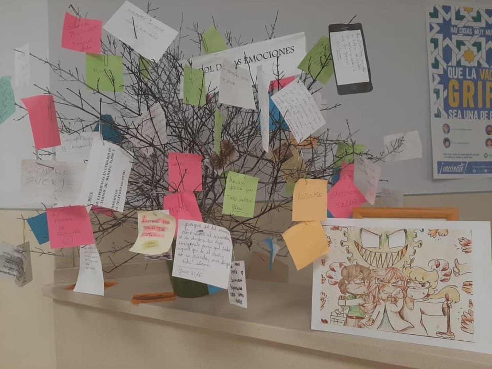 Coronavirus en Cádiz: Las imágenes de los dibujos que se han colocado en los hospitales Puerta del Mar y de Puerto Real