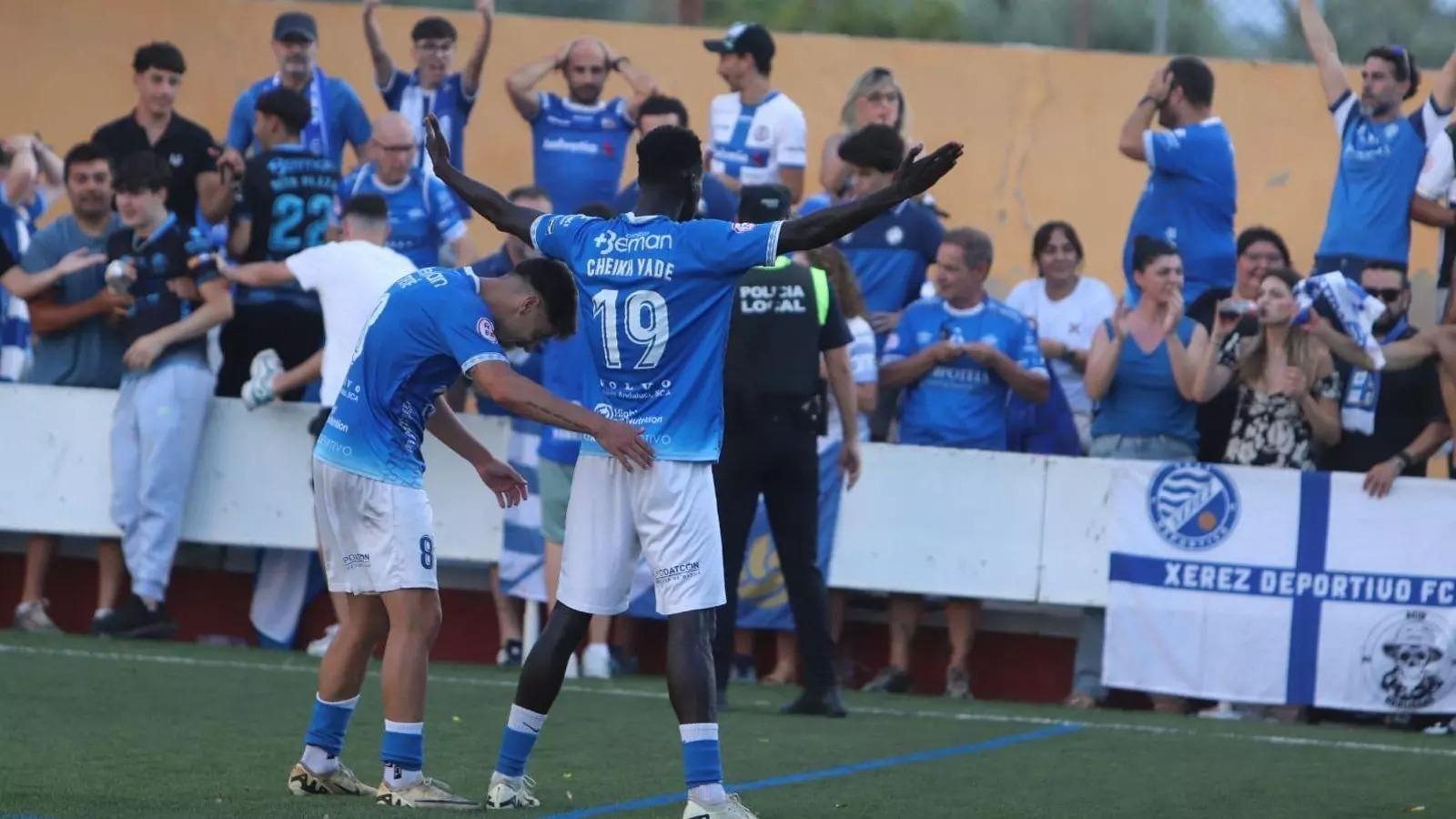 Cheikh celebra su gol al Jove Español en San Vicente del Raspeig que permitía al Xerez DFC soñar con el ascenso. Cheikh celebra su gol al Jove Español en San Vicente del Raspeig que permitía al Xerez DFC soñar con el ascenso.