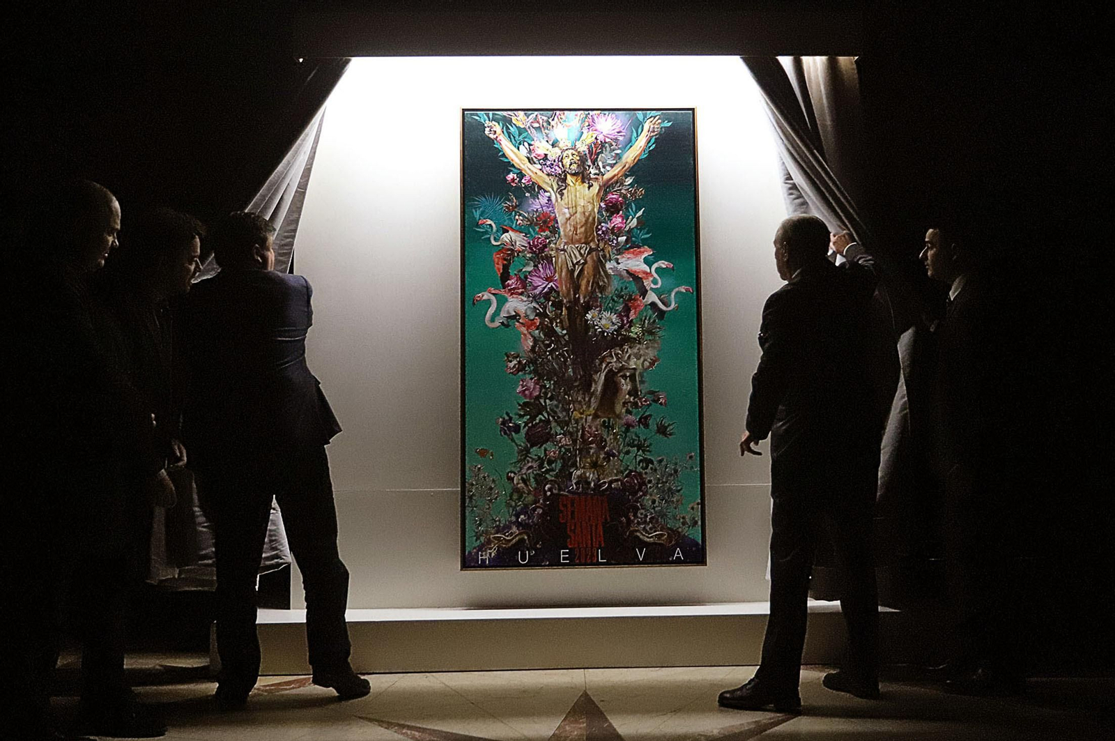 Imágenes del cartel de la Semana Santa 2023 de Huelva en su presentación
