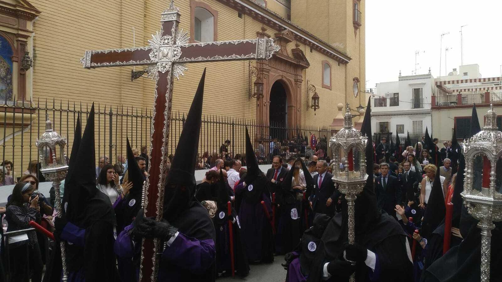 La cruz de guía de la Hermandad de San Bernardo.