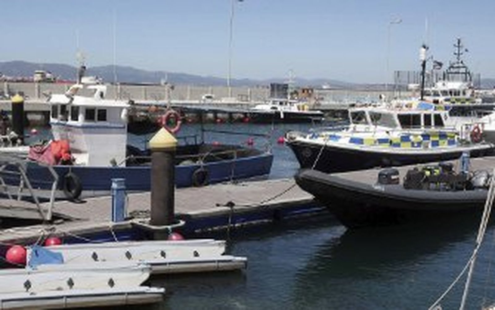 Detenidos tres pescadores de La Línea por contrabando de tabaco