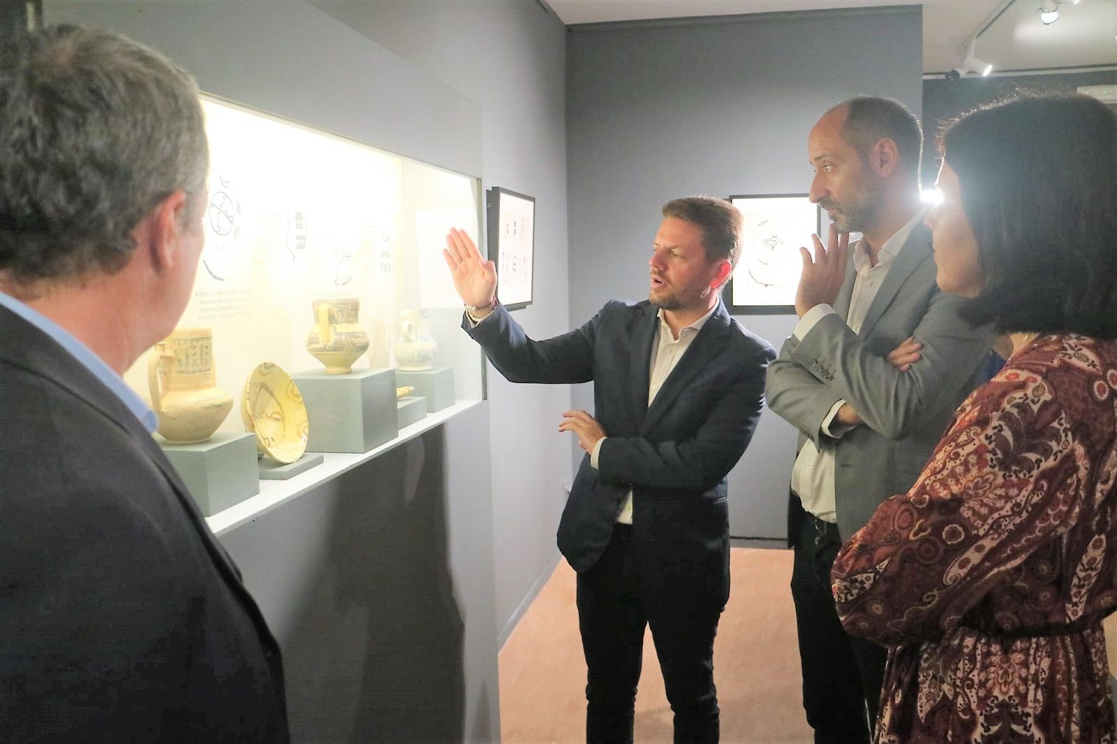 El delegado de Cultura, José Vélez durante la apertura de la exposición en el Museo.