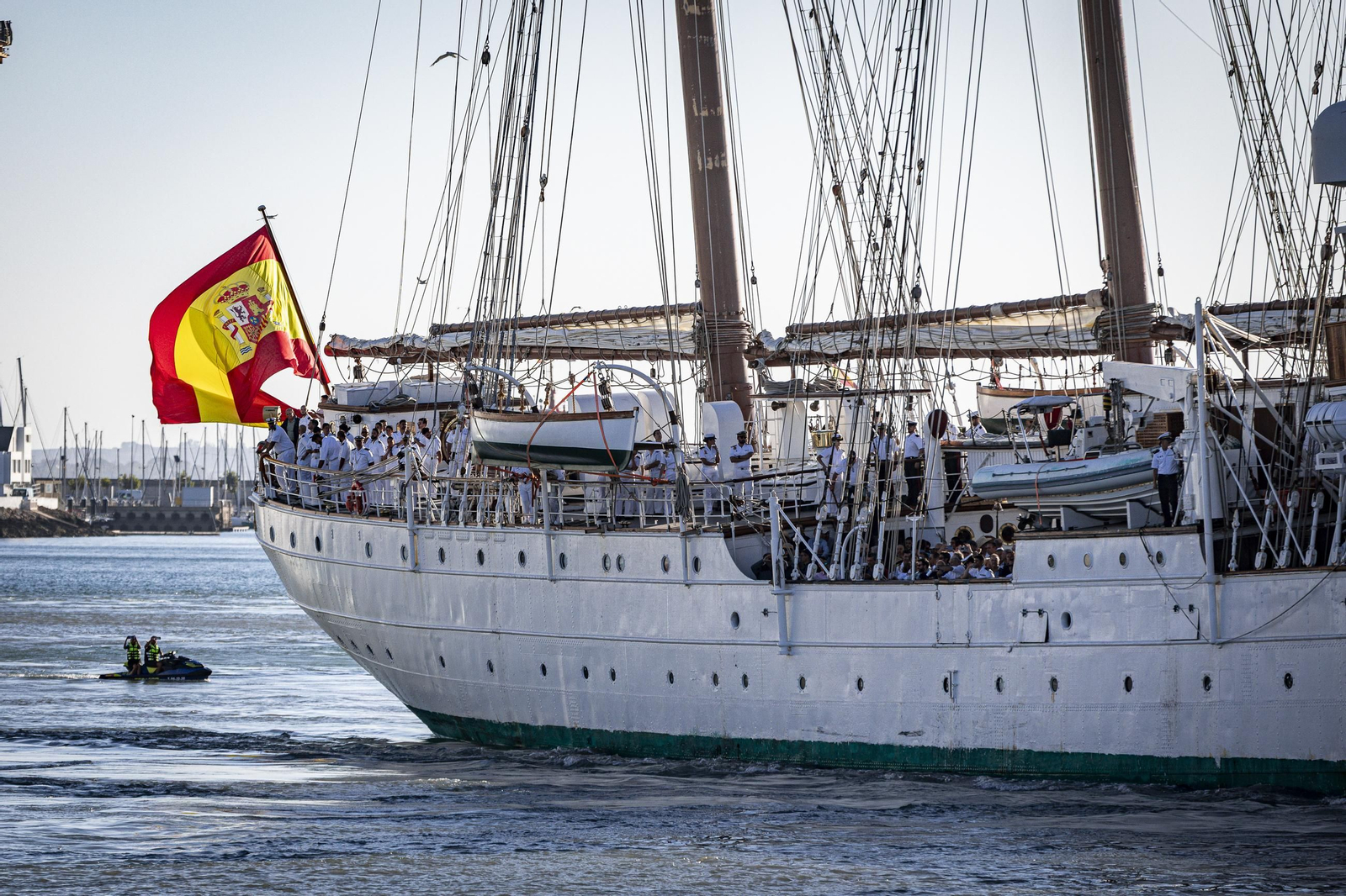 Las imágenes de la llegada del buque 'Juan Sebastián de Elcano' a Cádiz
