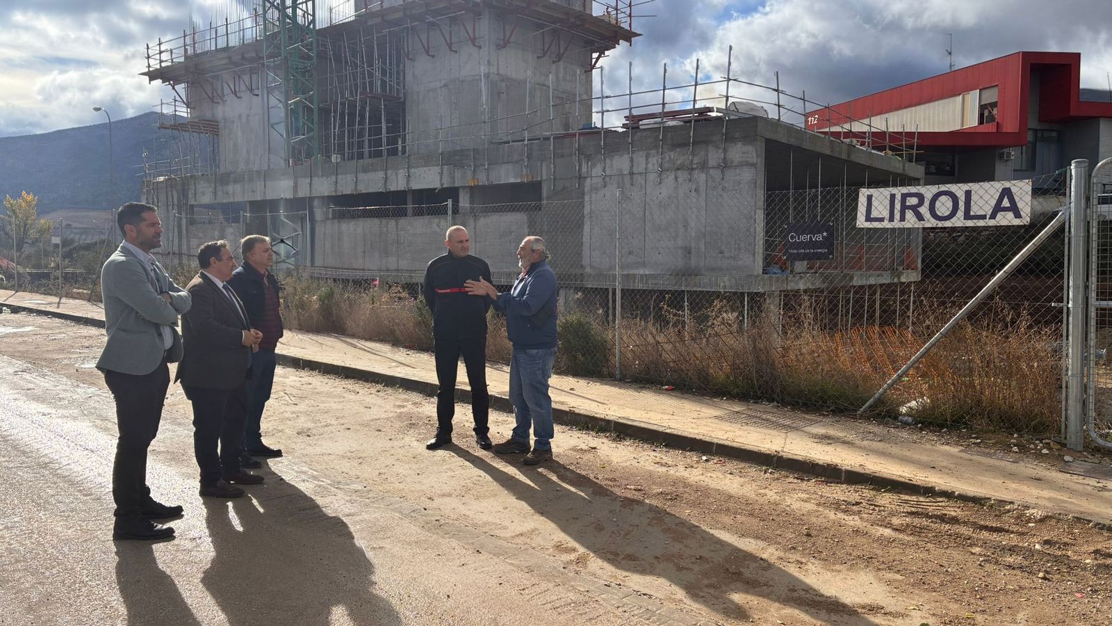 Momento de la visita al nuevo centro de formación de bomberos en Loja.