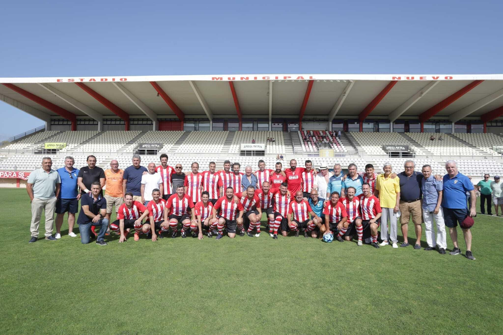 Fernando Gallego, rodeado de los algeciristas presentes en su homenaje