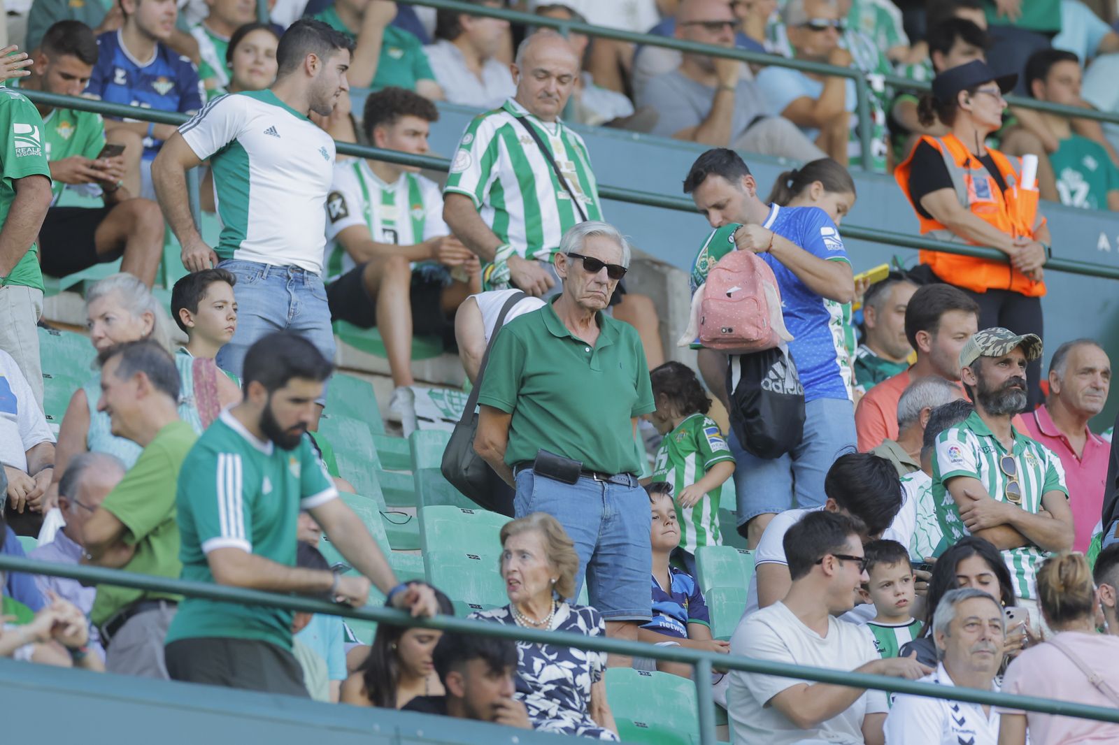 Búscate en la fotos del Betis-Sparta