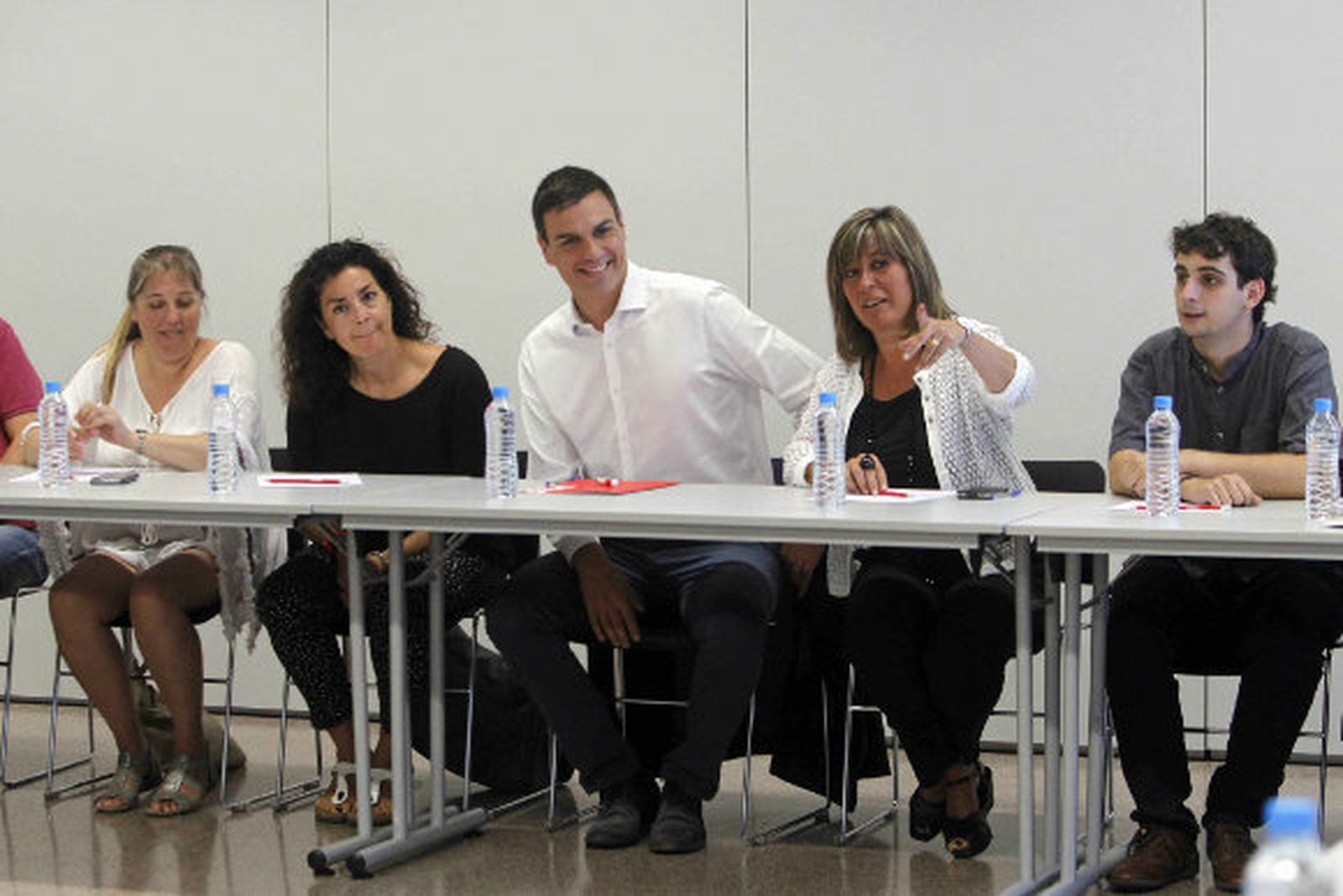 Sánchez acusa a Mas de querer confundir "la democracia española con el PP"