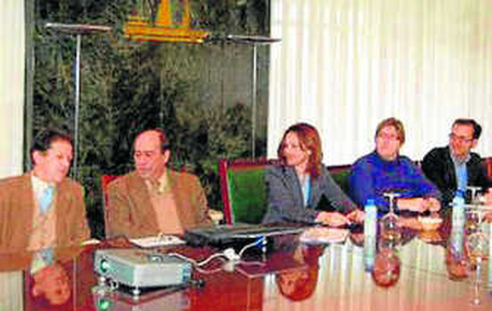 El presidente entrante, a la izquierda, junto a Rafael Barra.