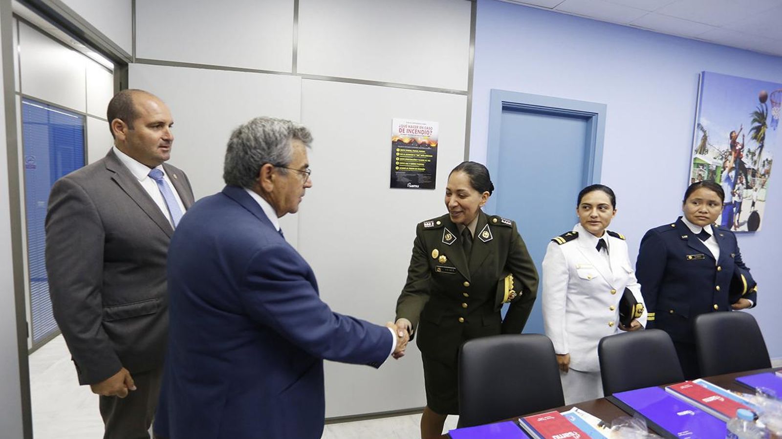 Otra imagen de las tres médicas.