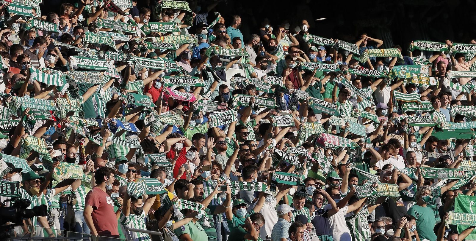 La afición del Betis durante un encuentro.