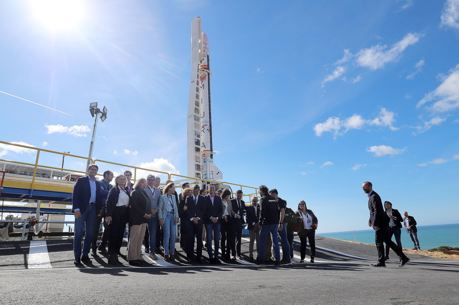 Imágenes de Pedro Sánchez en su visita al cohete Miura en la base espacial en Huelva