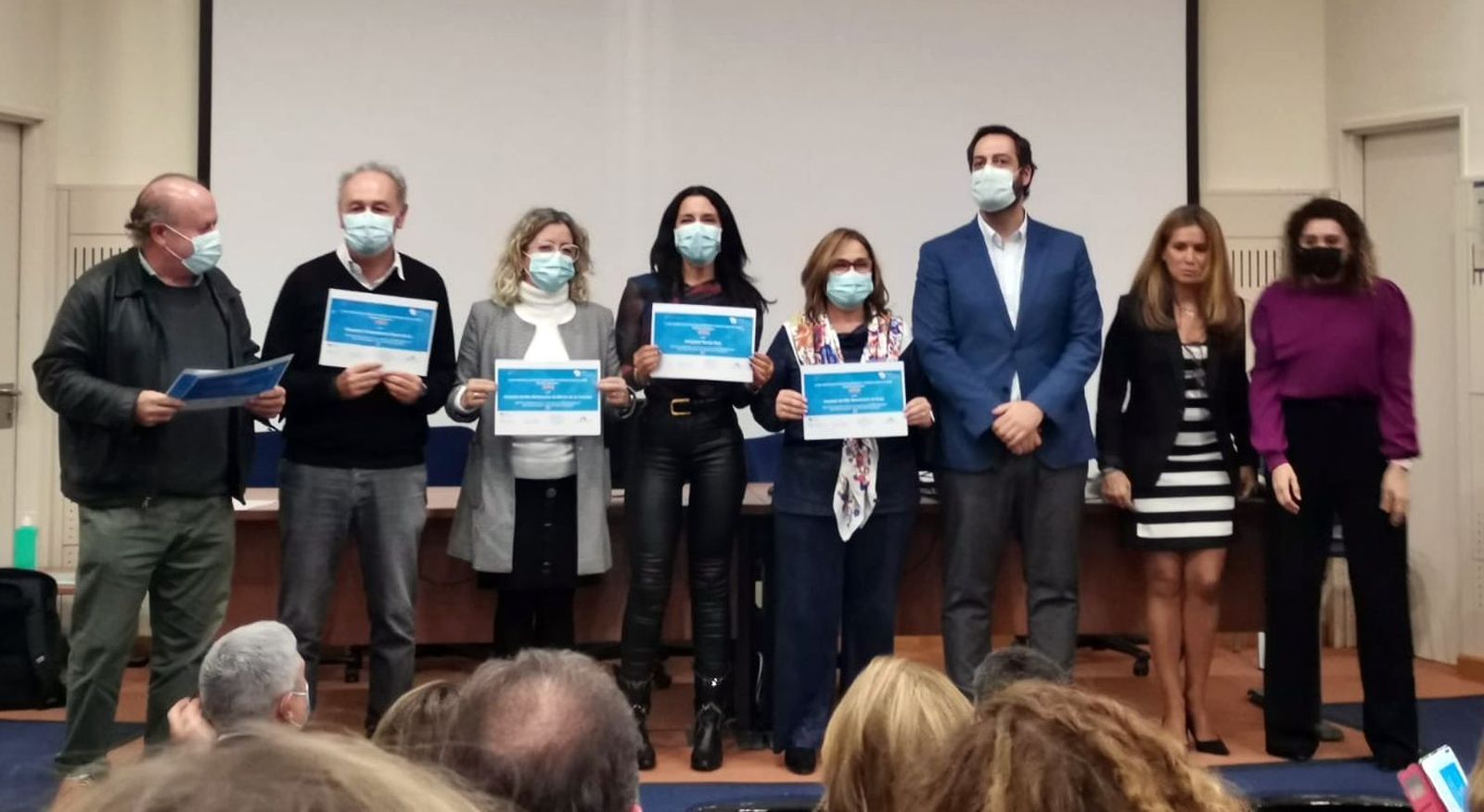 Profesionales referentes de los seis hospitales andaluces que han conseguido alcanzar la categoría Oro en esta distinción en la lucha contra el tabaquismo.