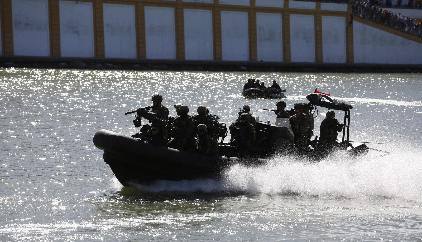 La demostración del Ejército en el Guadalquivir