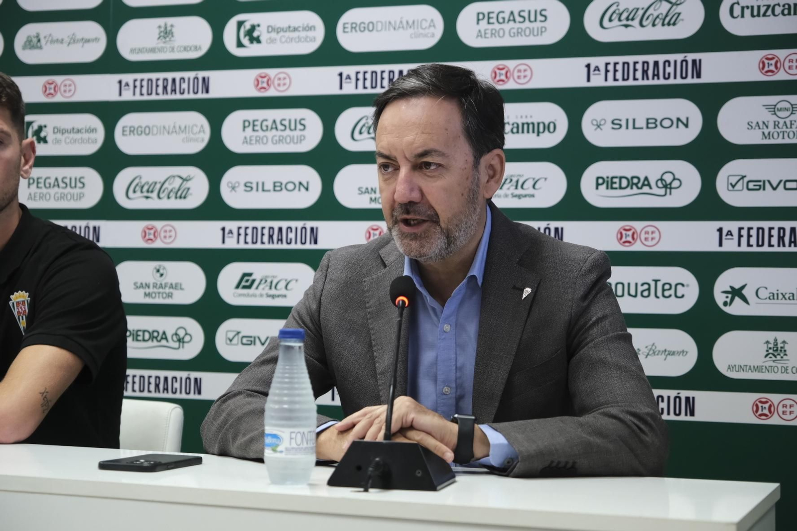 La presentación de Alberto Toril como nuevo jugador del Córdoba CF, en imágenes