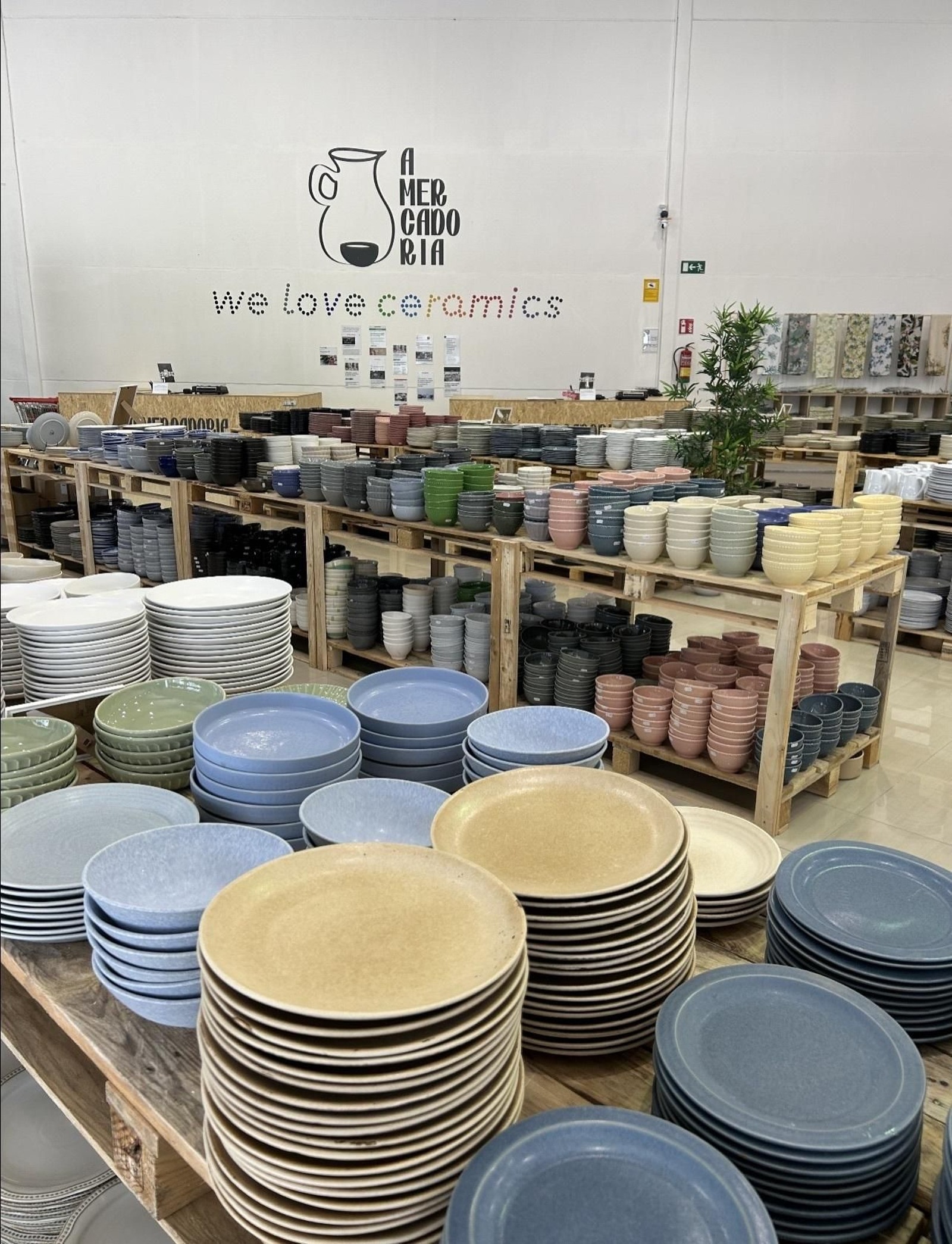 Se caracteriza por ser el paraíso del menaje Portugués al mejor precio y con un concepto innovador.