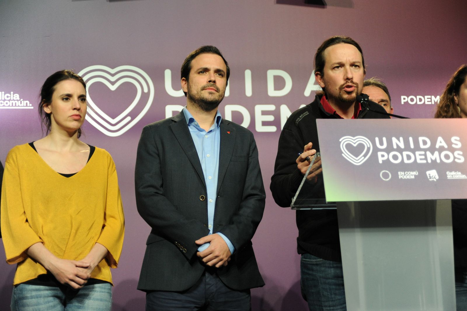 Irene Montero, Alberto Garzón y Pablo Iglesias durante su intervención en la noche electoral del 10N, en el Espacio Harley de Madrid.
